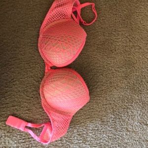 NWOT never worn Victoria secret push-up bra 36B.